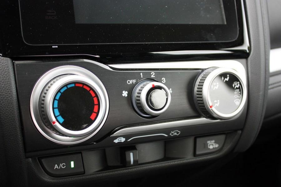  Honda Fit 2014 года  (US) (фото 10 из 68)